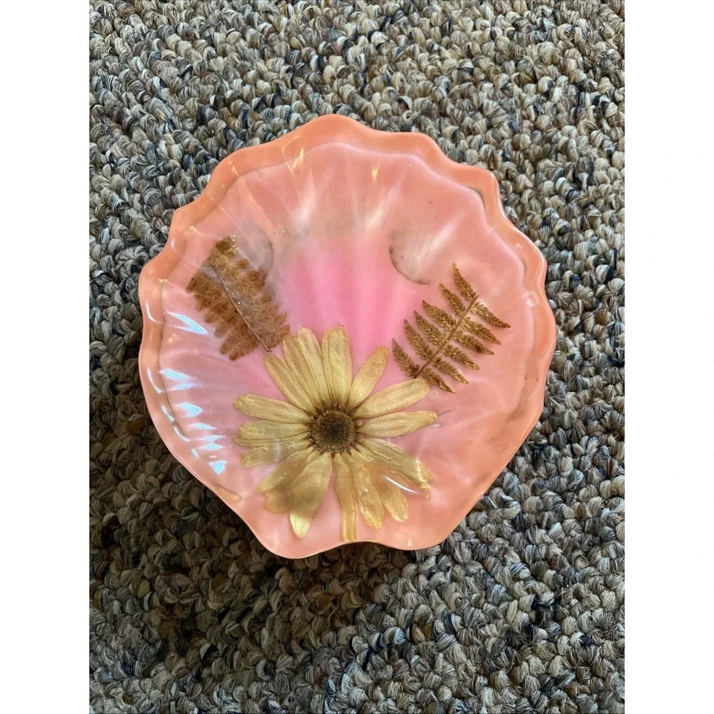 Vtg Lucite Resin Shell Shaped  Pressed Flowers Butterfly Soap Dish Trinket Dish